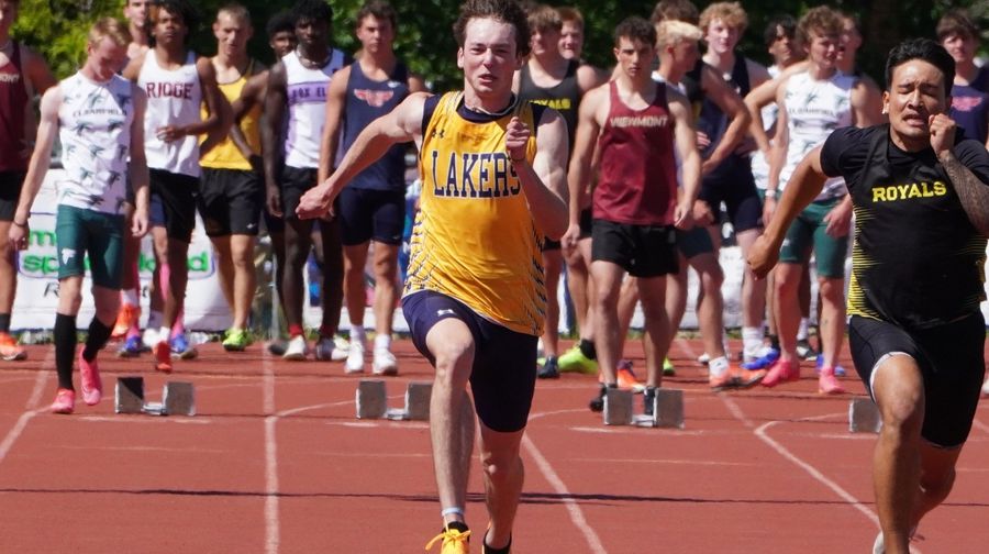 Davis DeGroot sets state 400m record