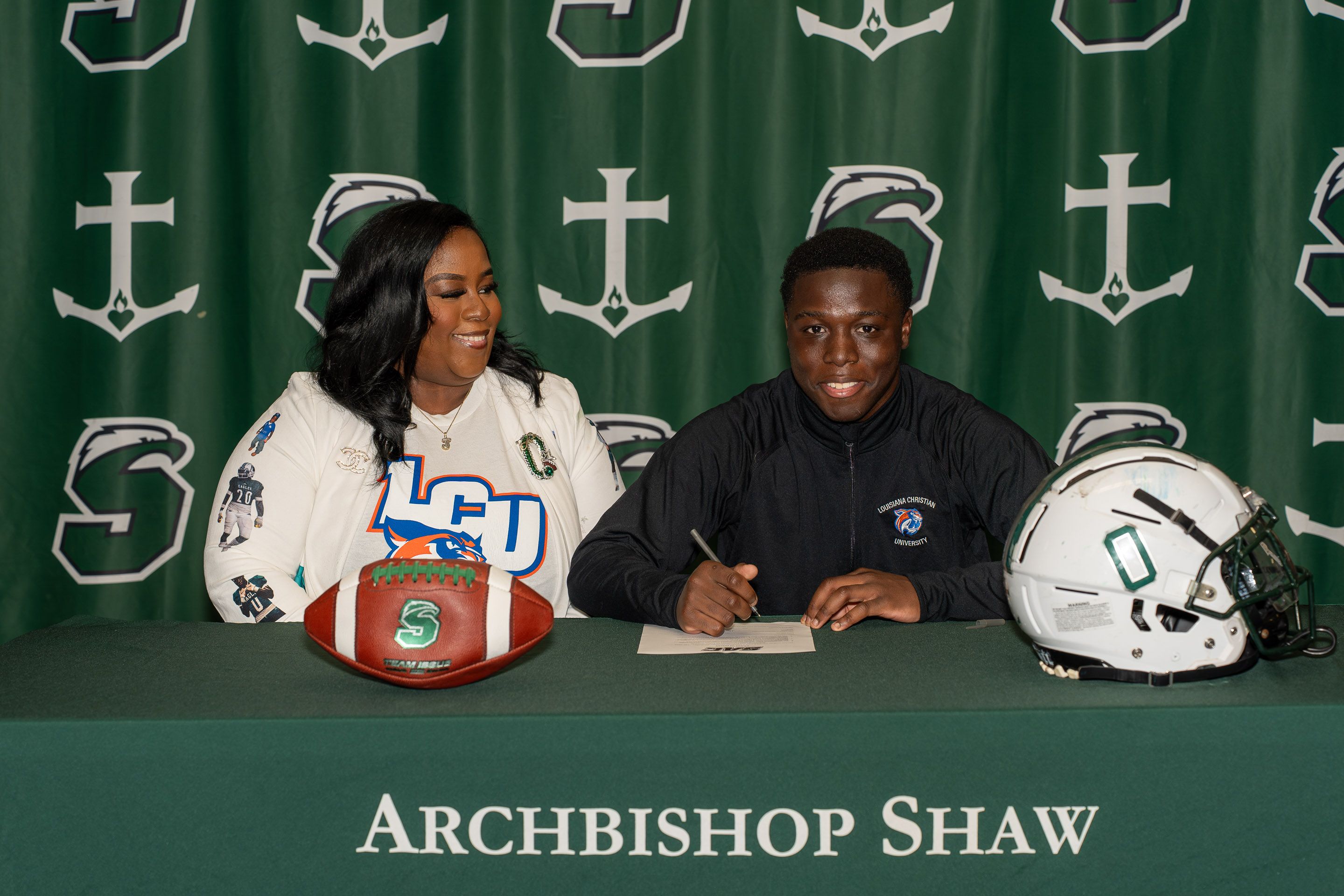 Football Carter J Quan Signing 5 1777568980978