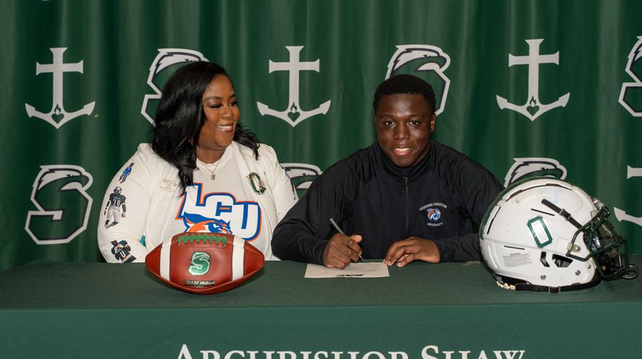 Carter Signs to Louisiana Christian